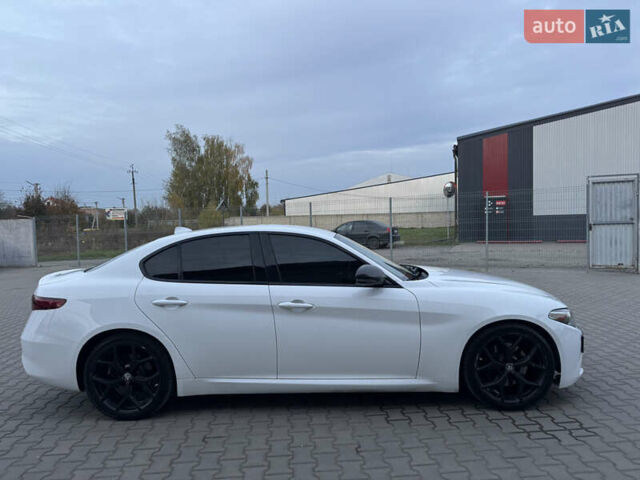 Альфа Ромео Джулия 2019 в Луцке на Automoto.ua Белый Альфа Ромео Джулия, объемом двигателя 2 л и пробегом 177 тыс. км за 15000 $, фото 3 на Automoto.ua