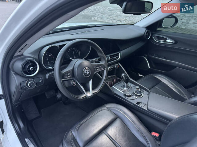 Альфа Ромео Джулия 2019 в Луцке на Automoto.ua Белый Альфа Ромео Джулия, объемом двигателя 2 л и пробегом 177 тыс. км за 15000 $, фото 19 на Automoto.ua