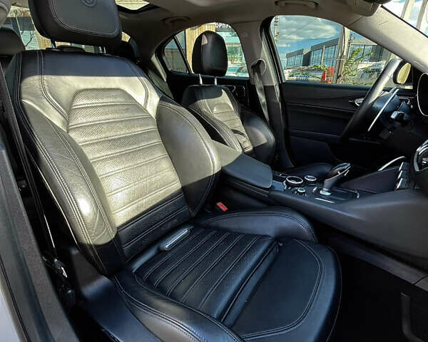 Білий Альфа Ромео Джулія, об'ємом двигуна 2 л та пробігом 103 тис. км за 22900 $, фото 34 на Automoto.ua