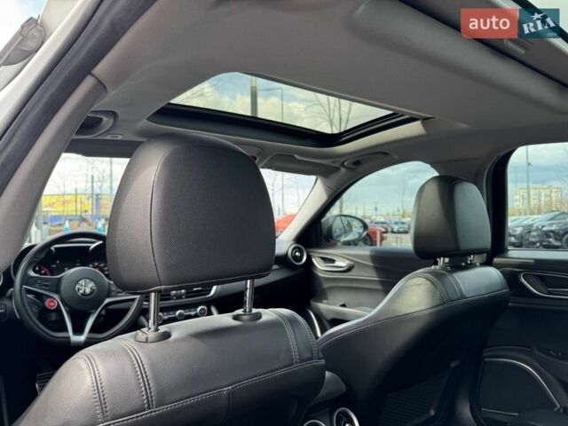 Белый Альфа Ромео Джулия, объемом двигателя 2 л и пробегом 105 тыс. км за 17990 $, фото 13 на Automoto.ua