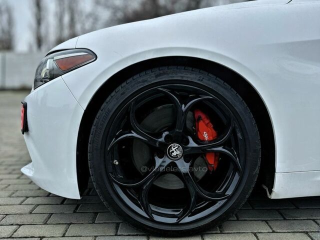 Білий Альфа Ромео Джулія, об'ємом двигуна 2 л та пробігом 109 тис. км за 19999 $, фото 2 на Automoto.ua