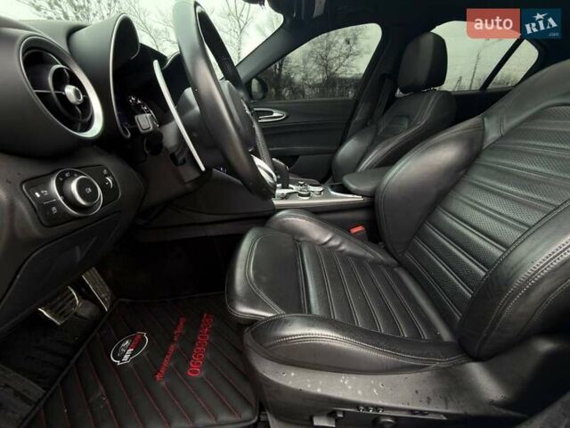 Белый Альфа Ромео Джулия, объемом двигателя 2 л и пробегом 37 тыс. км за 26500 $, фото 15 на Automoto.ua