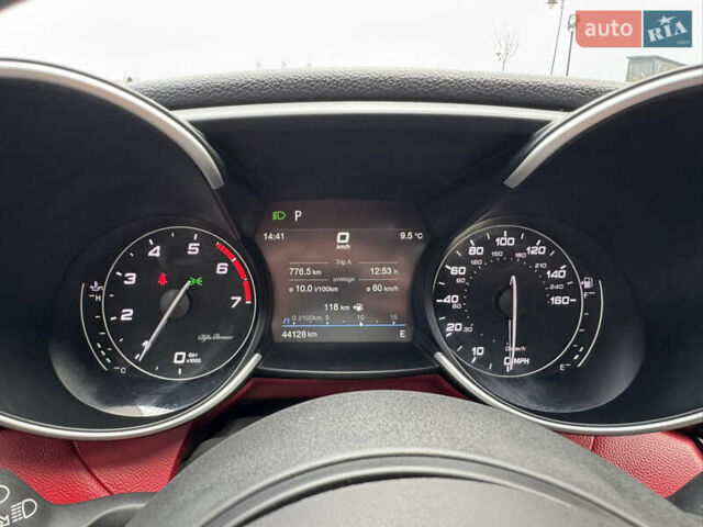 Білий Альфа Ромео Джулія, об'ємом двигуна 2 л та пробігом 40 тис. км за 22999 $, фото 79 на Automoto.ua