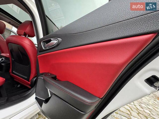 Белый Альфа Ромео Джулия, объемом двигателя 2 л и пробегом 40 тыс. км за 24999 $, фото 12 на Automoto.ua