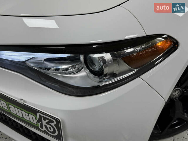 Белый Альфа Ромео Джулия, объемом двигателя 2 л и пробегом 55 тыс. км за 23000 $, фото 6 на Automoto.ua