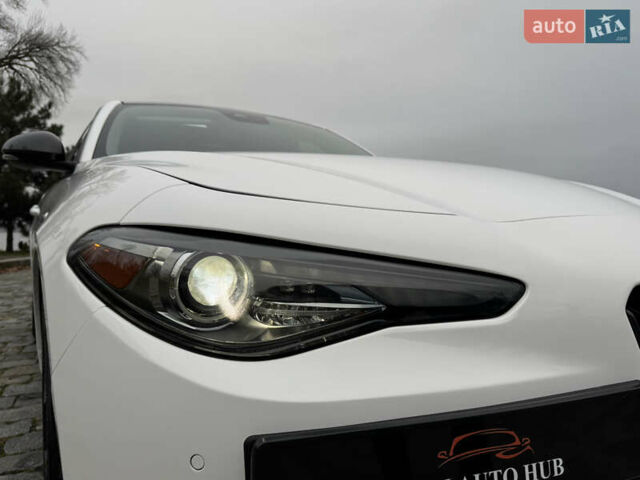 Білий Альфа Ромео Джулія, об'ємом двигуна 2 л та пробігом 40 тис. км за 22999 $, фото 87 на Automoto.ua