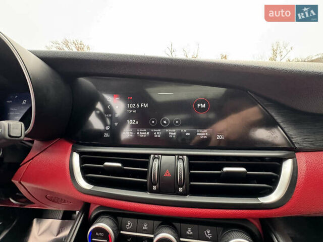 Белый Альфа Ромео Джулия, объемом двигателя 2 л и пробегом 40 тыс. км за 24999 $, фото 22 на Automoto.ua