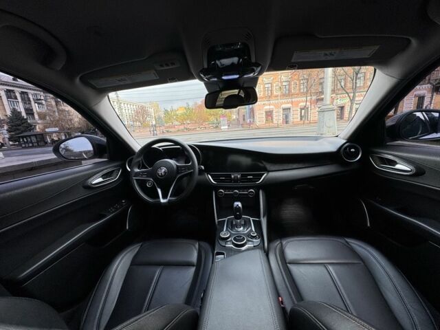 Белый Альфа Ромео Джулия, объемом двигателя 2 л и пробегом 110 тыс. км за 25000 $, фото 18 на Automoto.ua