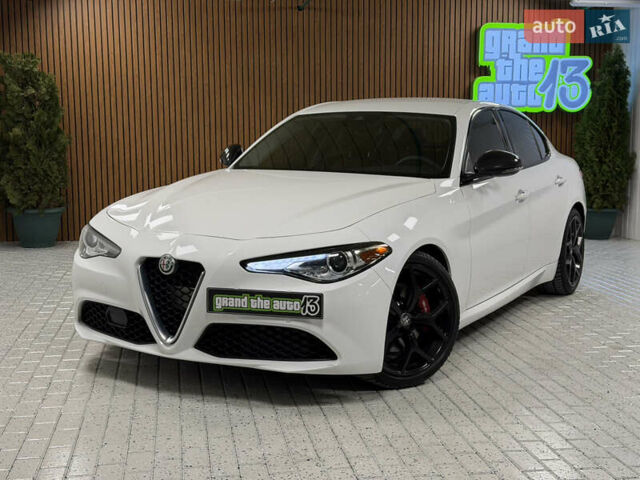 Белый Альфа Ромео Джулия, объемом двигателя 2 л и пробегом 55 тыс. км за 23000 $, фото 9 на Automoto.ua