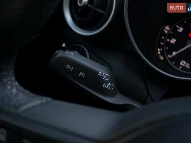 Белый Альфа Ромео Джулия, объемом двигателя 2 л и пробегом 82 тыс. км за 23800 $, фото 29 на Automoto.ua