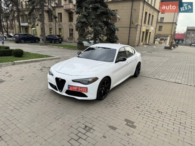 Белый Альфа Ромео Джулия, объемом двигателя 2 л и пробегом 110 тыс. км за 19000 $, фото 5 на Automoto.ua