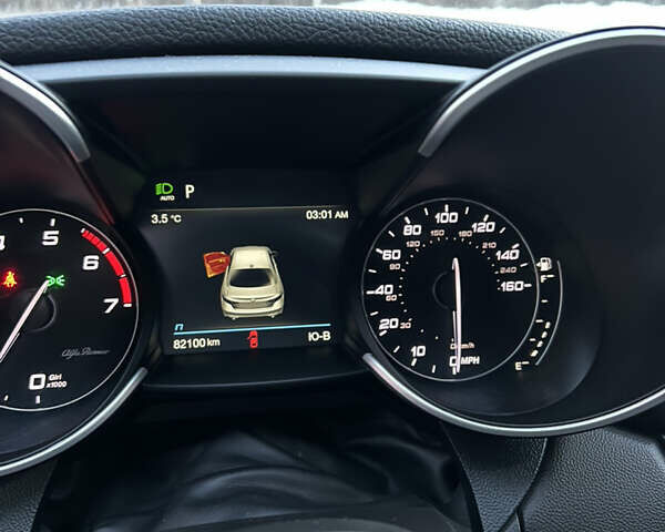 Білий Альфа Ромео Джулія, об'ємом двигуна 2 л та пробігом 82 тис. км за 24000 $, фото 10 на Automoto.ua