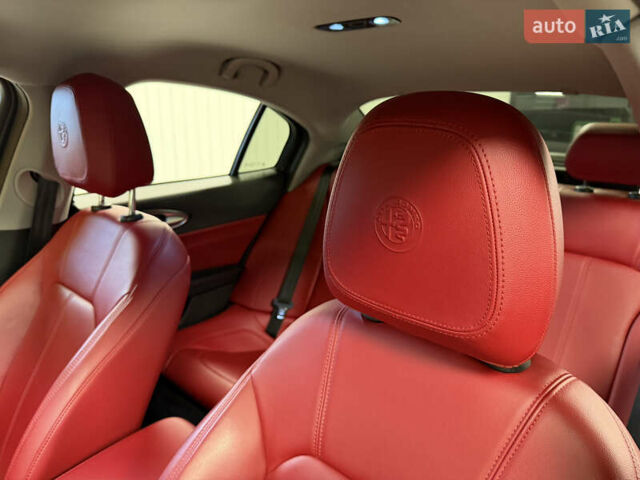 Белый Альфа Ромео Джулия, объемом двигателя 2 л и пробегом 55 тыс. км за 23000 $, фото 34 на Automoto.ua