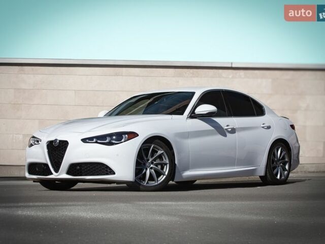 Белый Альфа Ромео Джулия, объемом двигателя 2 л и пробегом 82 тыс. км за 23800 $, фото 5 на Automoto.ua