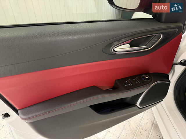 Белый Альфа Ромео Джулия, объемом двигателя 2 л и пробегом 55 тыс. км за 23000 $, фото 28 на Automoto.ua