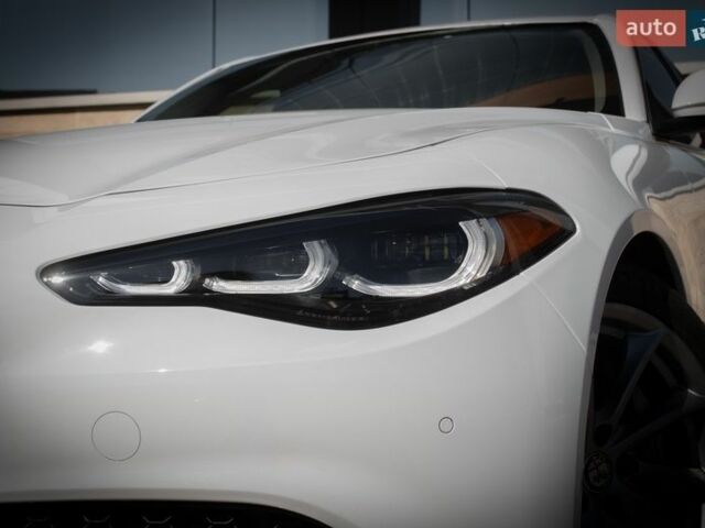 Белый Альфа Ромео Джулия, объемом двигателя 2 л и пробегом 82 тыс. км за 23800 $, фото 40 на Automoto.ua