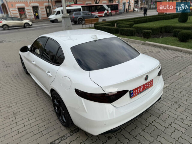 Белый Альфа Ромео Джулия, объемом двигателя 2 л и пробегом 110 тыс. км за 19000 $, фото 25 на Automoto.ua