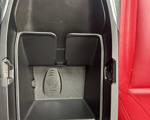 Білий Альфа Ромео Джулія, об'ємом двигуна 2 л та пробігом 40 тис. км за 22999 $, фото 27 на Automoto.ua