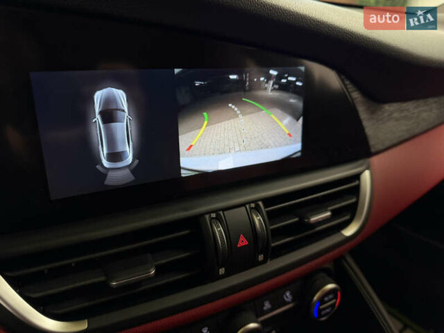 Белый Альфа Ромео Джулия, объемом двигателя 2 л и пробегом 55 тыс. км за 23000 $, фото 19 на Automoto.ua