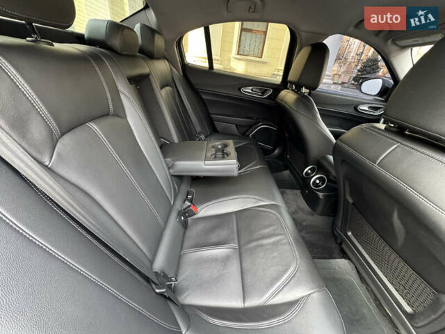 Білий Альфа Ромео Джулія, об'ємом двигуна 2 л та пробігом 110 тис. км за 20000 $, фото 43 на Automoto.ua