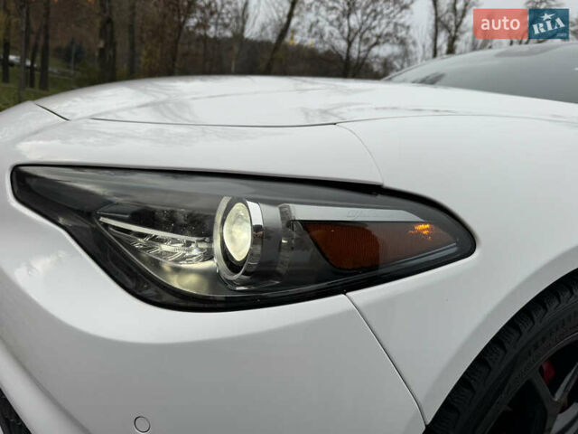 Белый Альфа Ромео Джулия, объемом двигателя 2 л и пробегом 40 тыс. км за 24999 $, фото 97 на Automoto.ua
