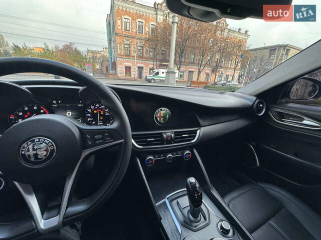 Білий Альфа Ромео Джулія, об'ємом двигуна 2 л та пробігом 110 тис. км за 20000 $, фото 56 на Automoto.ua