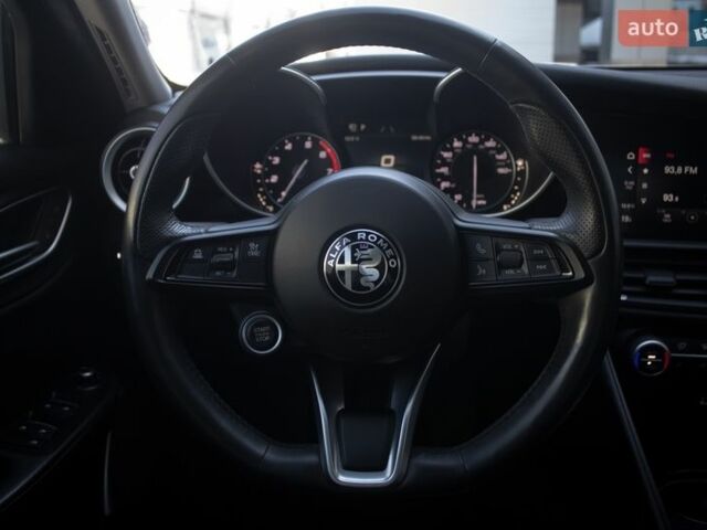 Белый Альфа Ромео Джулия, объемом двигателя 2 л и пробегом 82 тыс. км за 23800 $, фото 13 на Automoto.ua