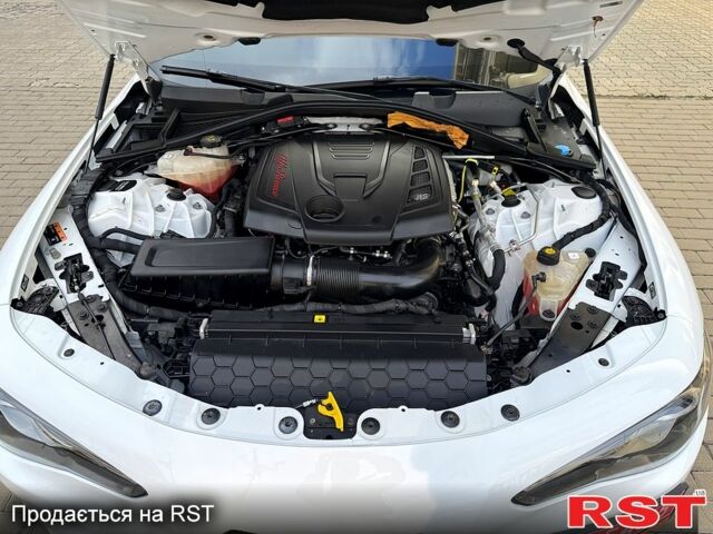 Белый Альфа Ромео Джулия, объемом двигателя 2 л и пробегом 110 тыс. км за 25000 $, фото 6 на Automoto.ua