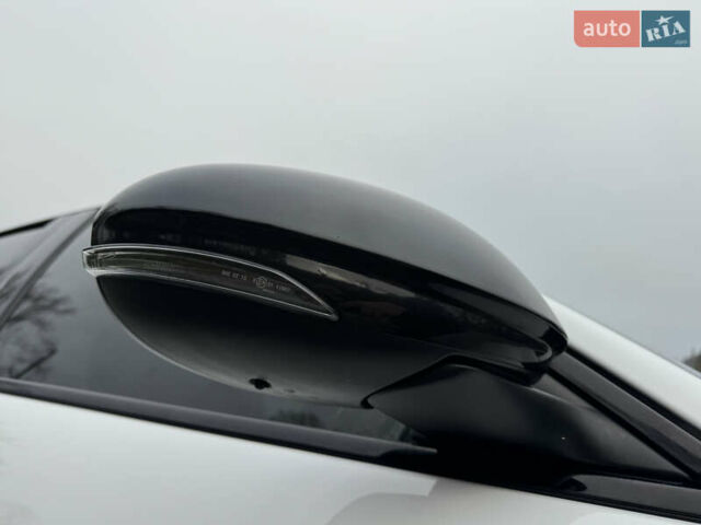 Білий Альфа Ромео Джулія, об'ємом двигуна 2 л та пробігом 40 тис. км за 22999 $, фото 89 на Automoto.ua