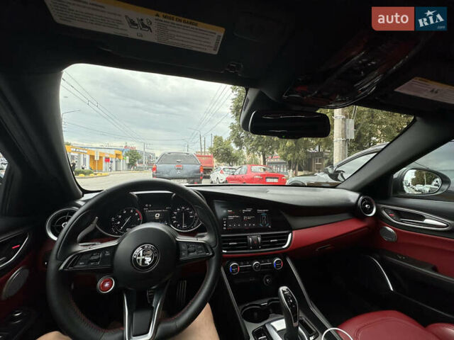 Білий Альфа Ромео Джулія, об'ємом двигуна 2 л та пробігом 45 тис. км за 28500 $, фото 8 на Automoto.ua