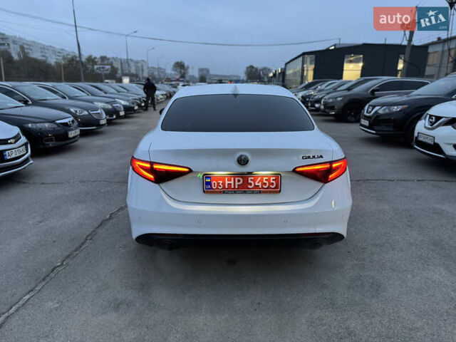 Білий Альфа Ромео Джулія, об'ємом двигуна 2 л та пробігом 110 тис. км за 20000 $, фото 32 на Automoto.ua