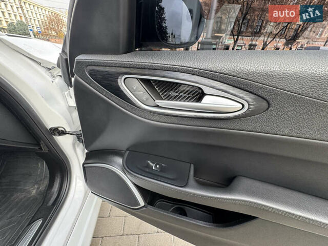 Білий Альфа Ромео Джулія, об'ємом двигуна 2 л та пробігом 110 тис. км за 20000 $, фото 47 на Automoto.ua