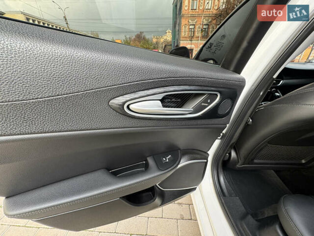 Белый Альфа Ромео Джулия, объемом двигателя 2 л и пробегом 110 тыс. км за 25000 $, фото 40 на Automoto.ua