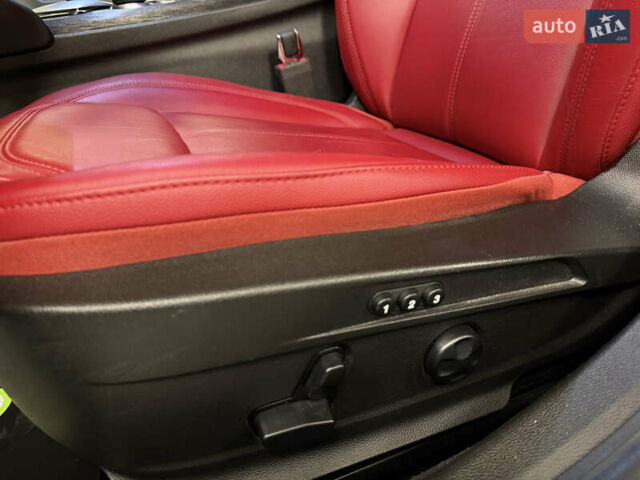 Белый Альфа Ромео Джулия, объемом двигателя 2 л и пробегом 55 тыс. км за 23000 $, фото 35 на Automoto.ua