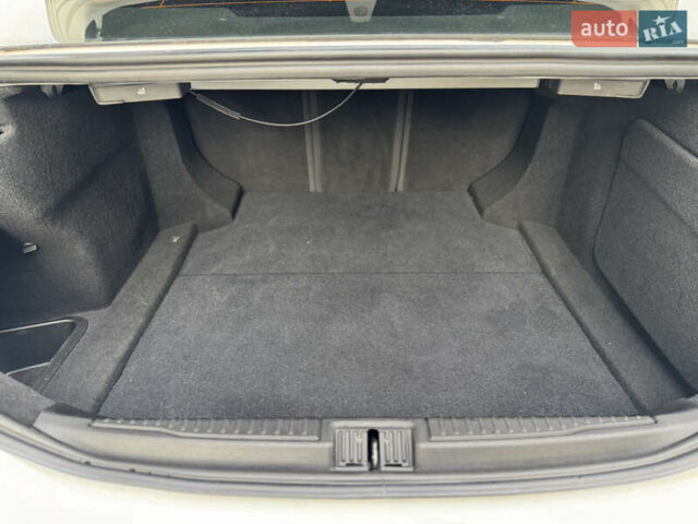 Белый Альфа Ромео Джулия, объемом двигателя 2 л и пробегом 110 тыс. км за 25000 $, фото 34 на Automoto.ua