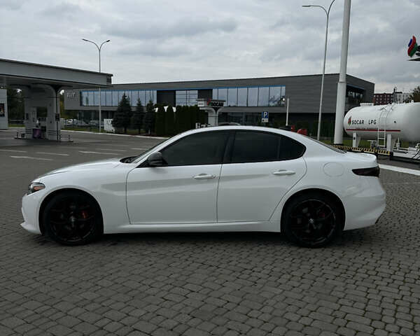 Альфа Ромео Джулія 2020 у Львові на Automoto.ua Білий Альфа Ромео Джулія, об'ємом двигуна 2 л та пробігом 40 тис. км за 24000 $, фото 4 на Automoto.ua