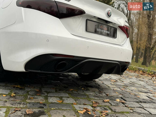 Білий Альфа Ромео Джулія, об'ємом двигуна 2 л та пробігом 40 тис. км за 22999 $, фото 82 на Automoto.ua