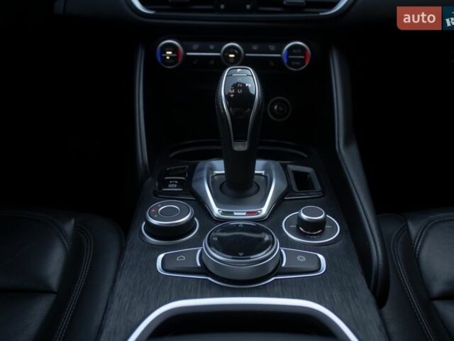 Белый Альфа Ромео Джулия, объемом двигателя 2 л и пробегом 82 тыс. км за 23800 $, фото 23 на Automoto.ua