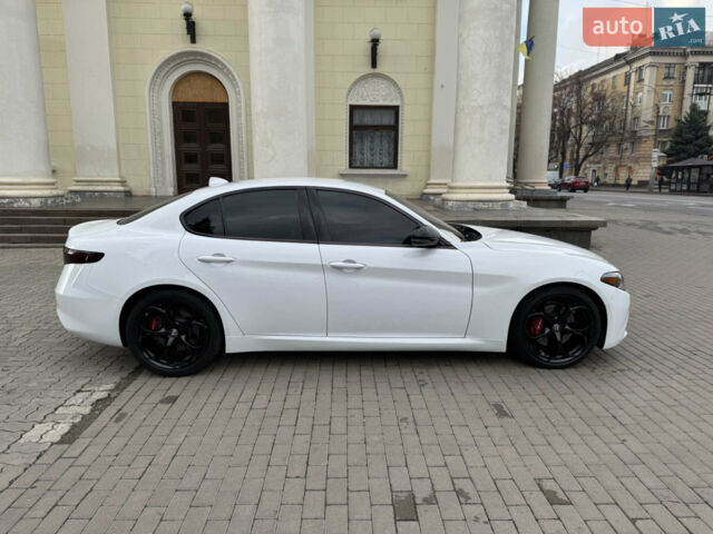 Белый Альфа Ромео Джулия, объемом двигателя 2 л и пробегом 110 тыс. км за 19000 $, фото 14 на Automoto.ua