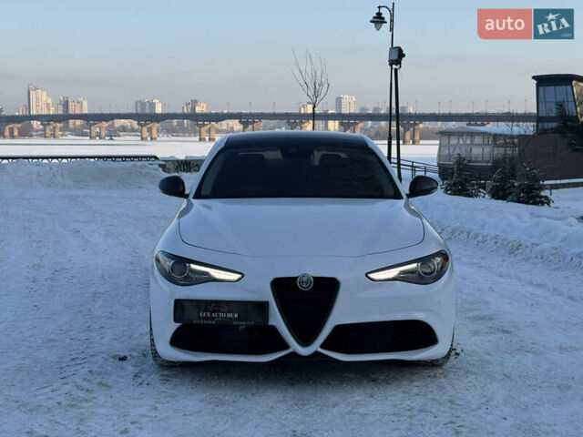 Білий Альфа Ромео Джулія, об'ємом двигуна 2 л та пробігом 40 тис. км за 22999 $, фото 133 на Automoto.ua