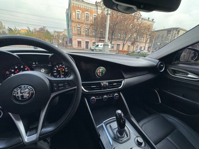 Белый Альфа Ромео Джулия, объемом двигателя 2 л и пробегом 110 тыс. км за 25000 $, фото 23 на Automoto.ua