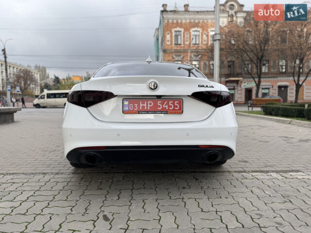 Белый Альфа Ромео Джулия, объемом двигателя 2 л и пробегом 110 тыс. км за 19000 $, фото 12 на Automoto.ua