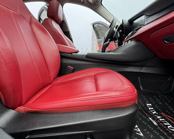 Білий Альфа Ромео Джулія, об'ємом двигуна 2 л та пробігом 40 тис. км за 22999 $, фото 125 на Automoto.ua