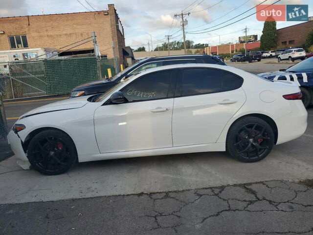 Альфа Ромео Джулія 2020 у Києві на Automoto.ua Білий Альфа Ромео Джулія, об'ємом двигуна 2 л та пробігом 50 тис. км за 18650 $, фото 14 на Automoto.ua