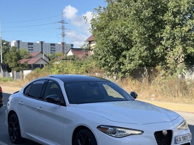 Білий Альфа Ромео Джулія, об'ємом двигуна 2 л та пробігом 129 тис. км за 20896 $, фото 3 на Automoto.ua