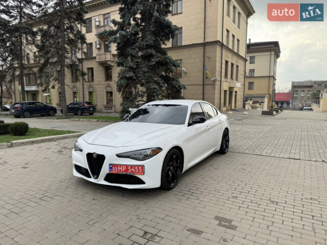 Белый Альфа Ромео Джулия, объемом двигателя 2 л и пробегом 110 тыс. км за 19000 $, фото 6 на Automoto.ua