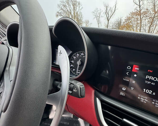 Белый Альфа Ромео Джулия, объемом двигателя 2 л и пробегом 40 тыс. км за 24999 $, фото 17 на Automoto.ua