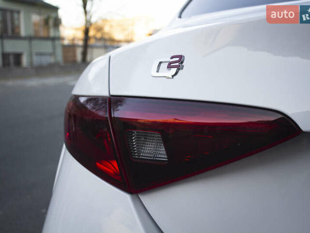 Белый Альфа Ромео Джулия, объемом двигателя 2 л и пробегом 28 тыс. км за 25000 $, фото 38 на Automoto.ua