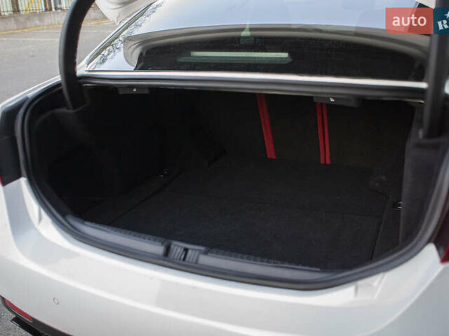 Белый Альфа Ромео Джулия, объемом двигателя 2 л и пробегом 28 тыс. км за 25000 $, фото 36 на Automoto.ua