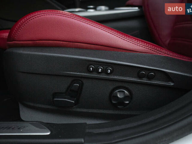 Белый Альфа Ромео Джулия, объемом двигателя 2 л и пробегом 28 тыс. км за 25000 $, фото 30 на Automoto.ua